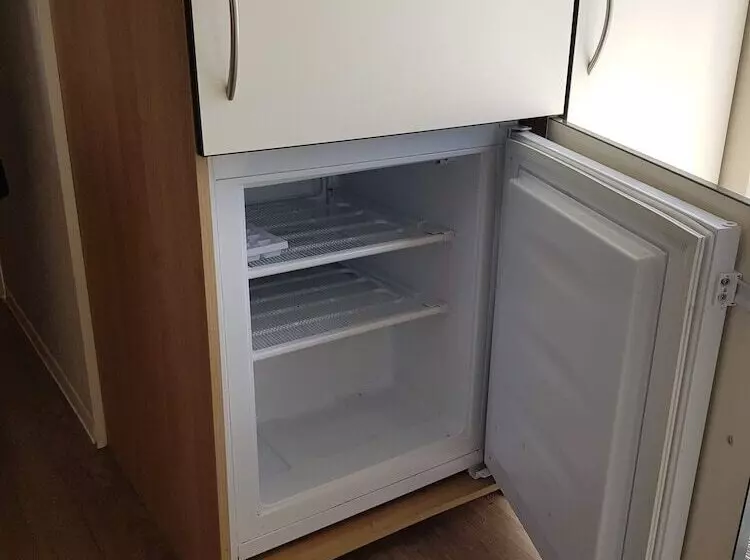 Отель Pool Garden 2br Parking Wifi Sleeps6