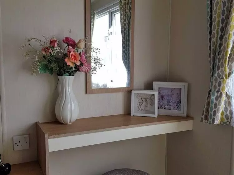 Отель Pool Garden 2br Parking Wifi Sleeps6