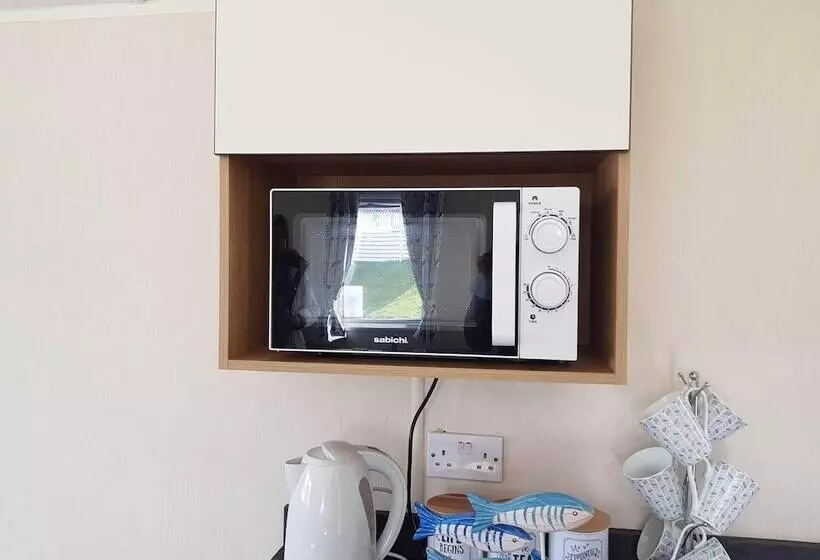 Отель Pool Garden 2br Parking Wifi Sleeps6