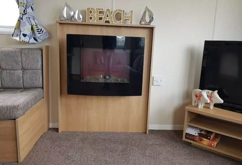 Отель Pool Garden 2br Parking Wifi Sleeps6