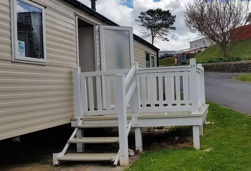 Отель Pool Garden 2br Parking Wifi Sleeps6