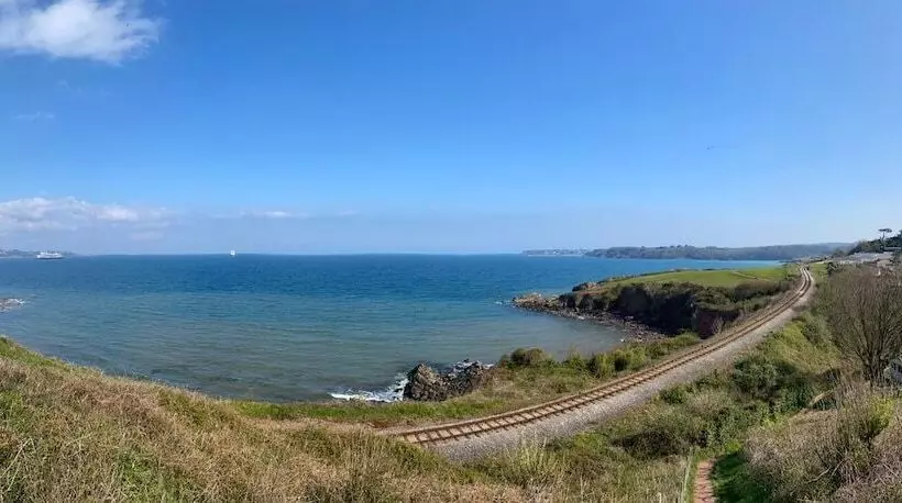 Отель Pool Garden 2br Parking Wifi Sleeps6