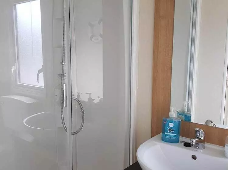 Отель Pool Garden 2br Parking Wifi Sleeps6