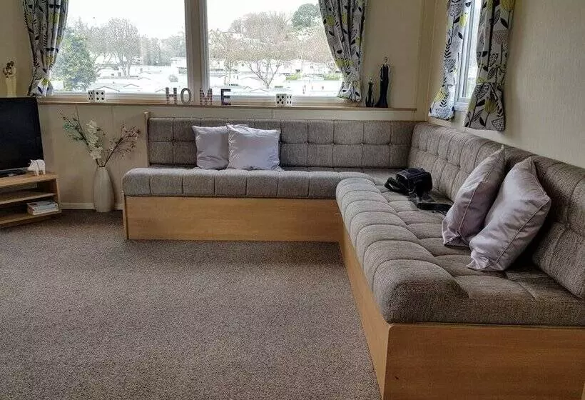 Отель Pool Garden 2br Parking Wifi Sleeps6