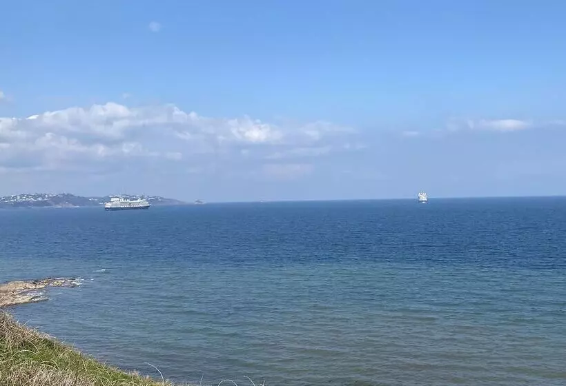 Отель Pool Garden 2br Parking Wifi Sleeps6