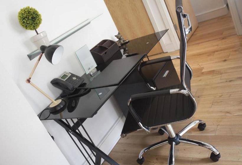 Lux Aparts Huddersfield Central