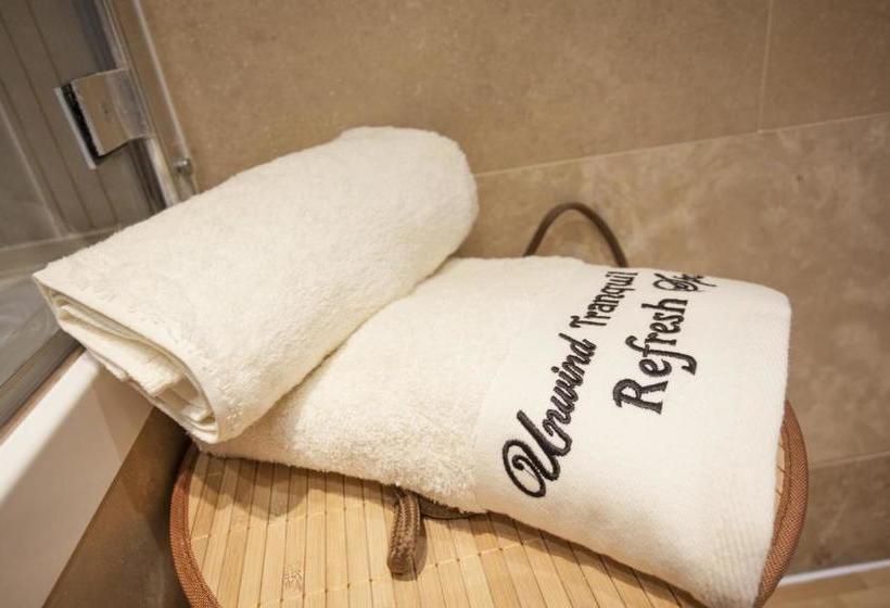 Lux Aparts Huddersfield Central