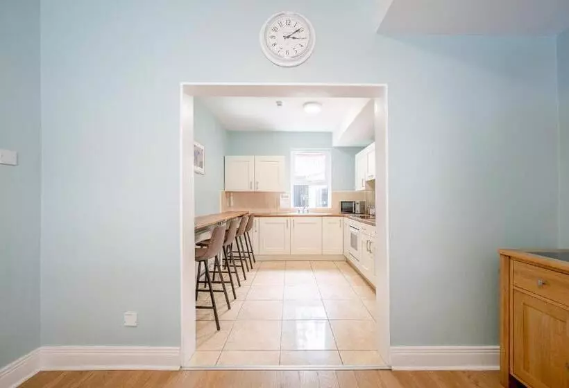 پانسیون Chamberlain House