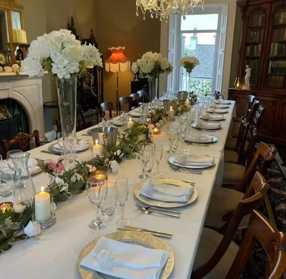 פנסיון Charlemont House