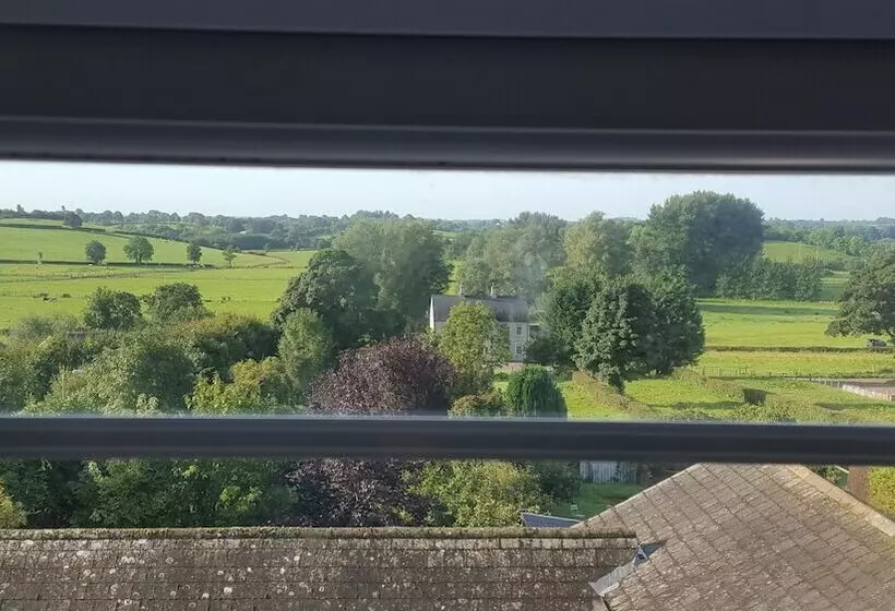 פנסיון Charlemont House