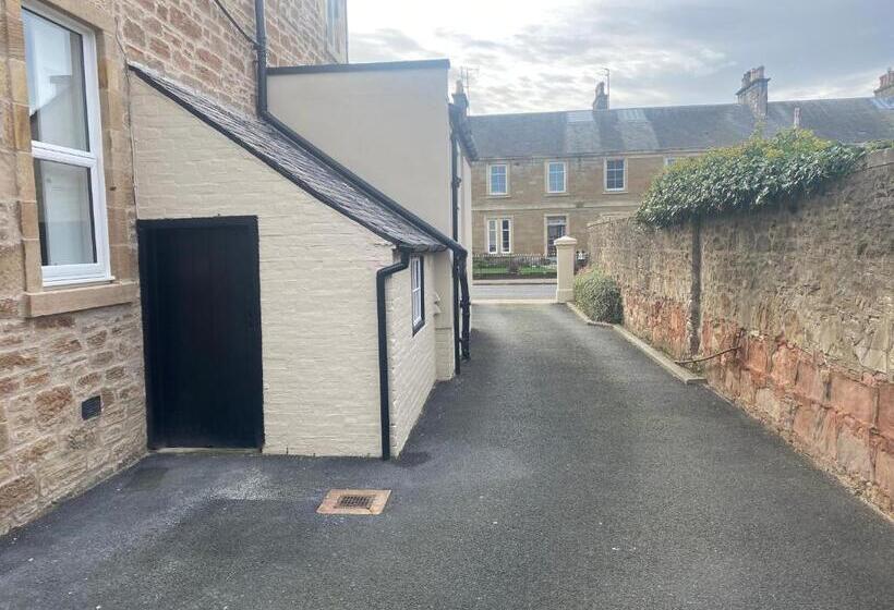 بنسيون Miller House Courtyard