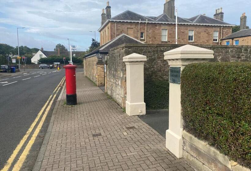 بنسيون Miller House Courtyard