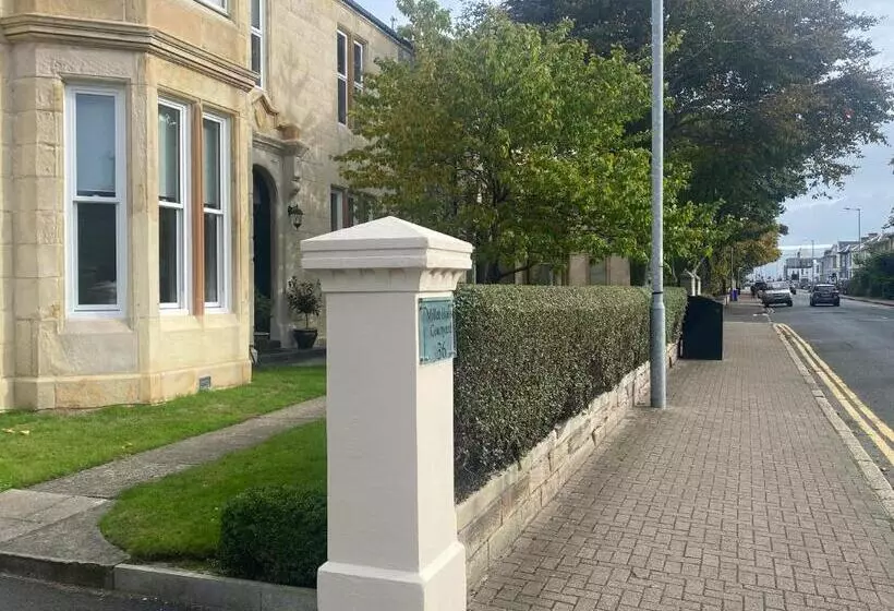 Majatalo Miller House Courtyard