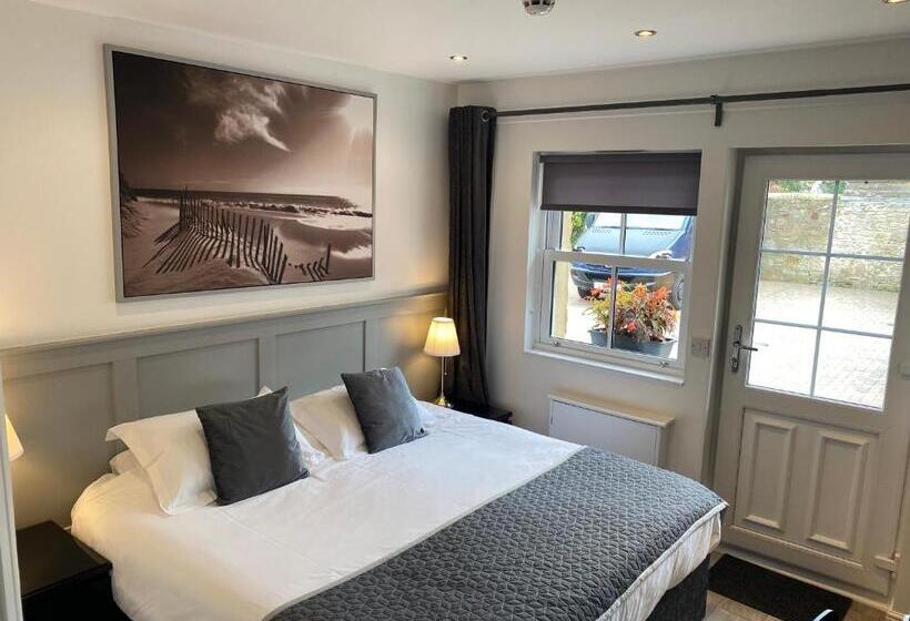 بنسيون Miller House Courtyard