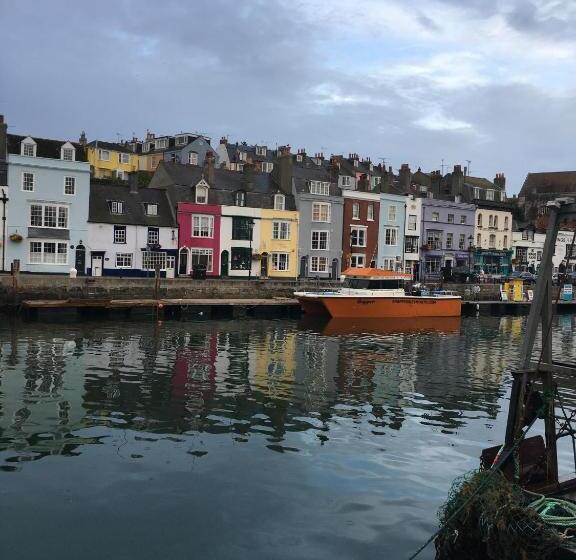 ペンション The Rosefield