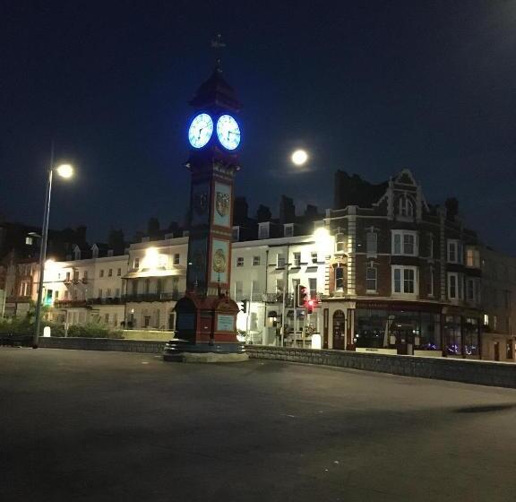 ペンション The Rosefield