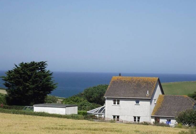 بنسيون Trevarrian Lodge