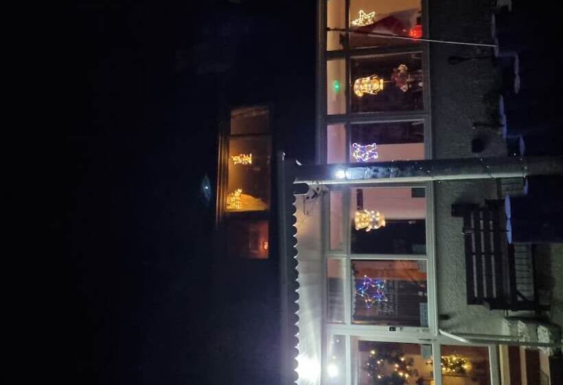 بنسيون Trevarrian Lodge