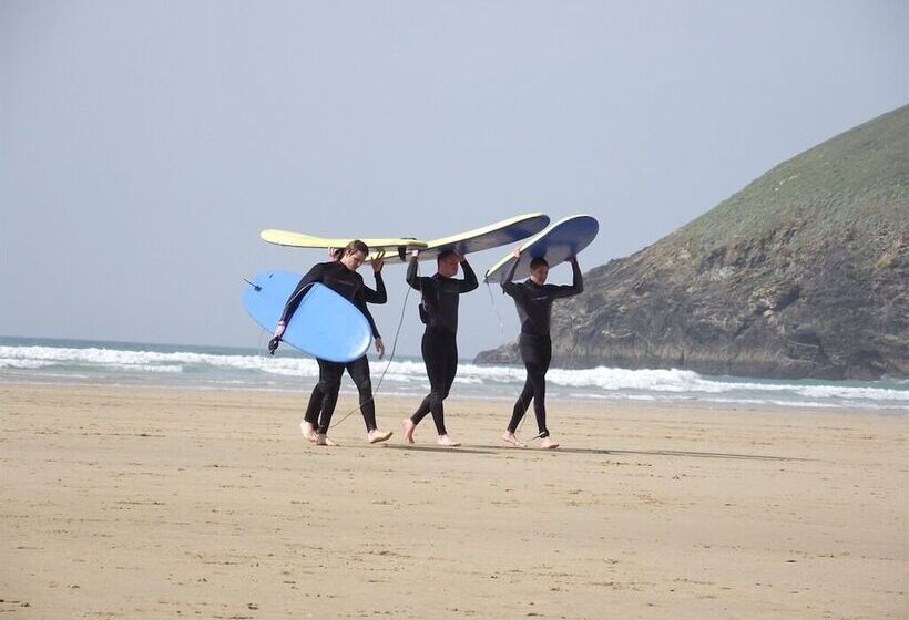 بنسيون Trevarrian Lodge