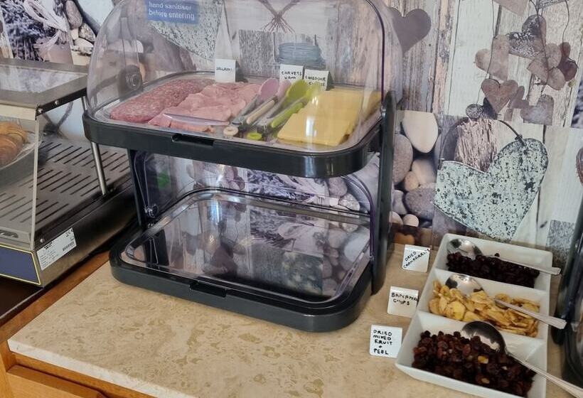 بنسيون Trevarrian Lodge