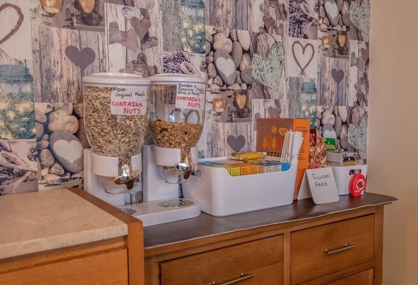 بنسيون Trevarrian Lodge