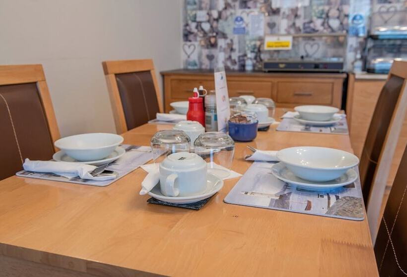 بنسيون Trevarrian Lodge