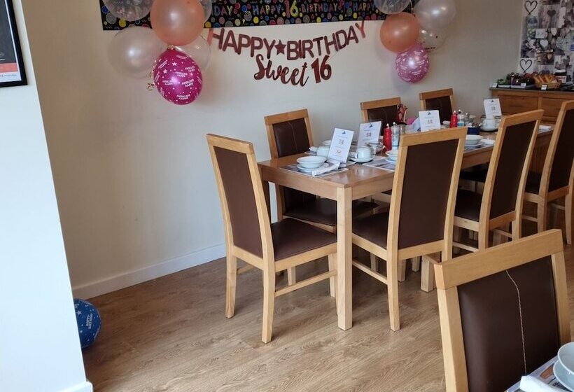 بنسيون Trevarrian Lodge