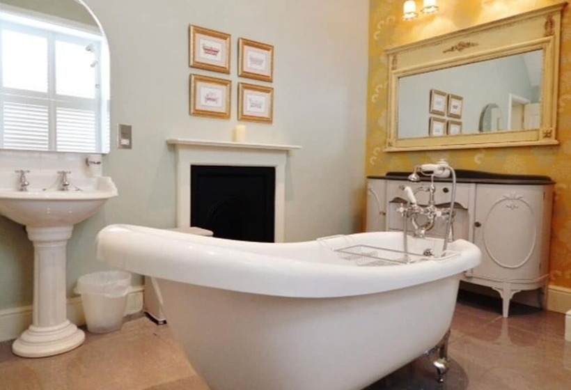 Пансион Westgate Manor