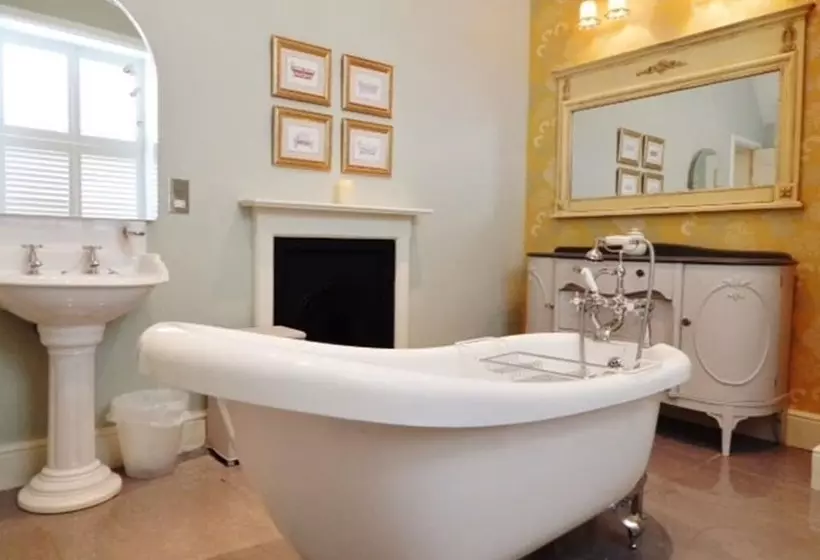 Пансион Westgate Manor