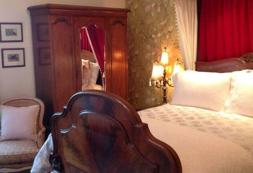 Пансион Westgate Manor