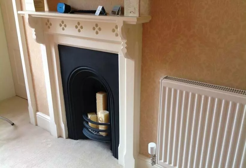 Пансион Westgate Manor