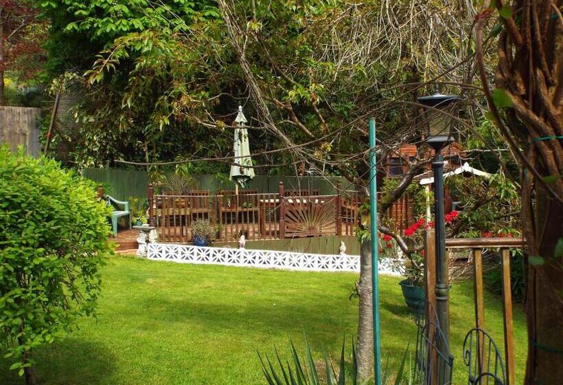 Пансион Woodpeckers Bed & Breakfast