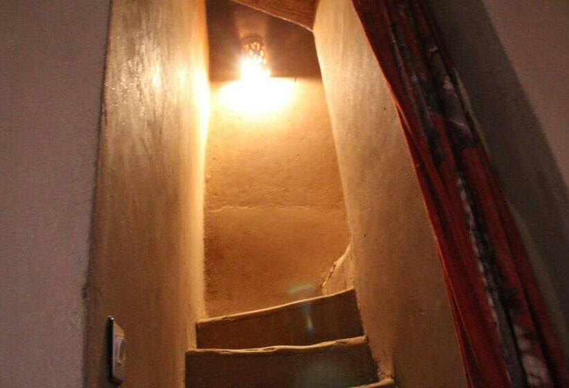 تختخواب و صبحانه Dar Paru