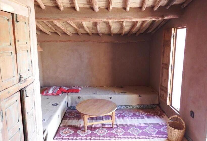 تختخواب و صبحانه Dar Paru