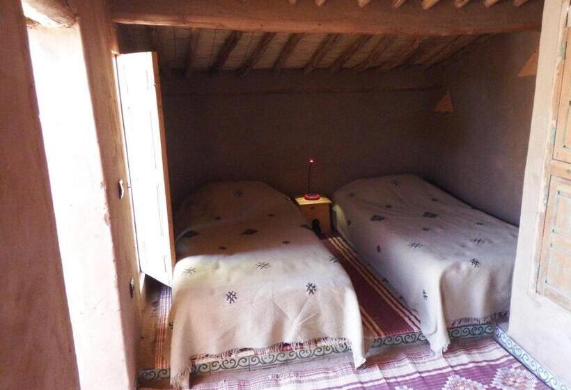 تختخواب و صبحانه Dar Paru