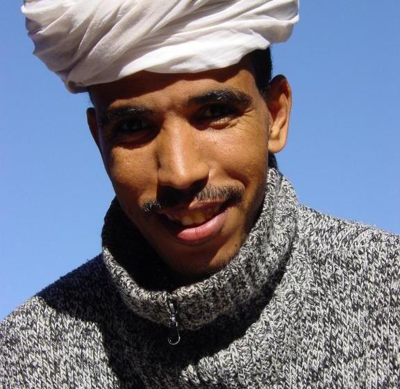 تختخواب و صبحانه Dar Paru