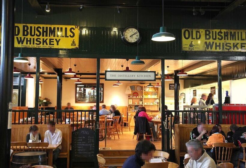 ベッドアンドブレックファースト Carnately Lodge