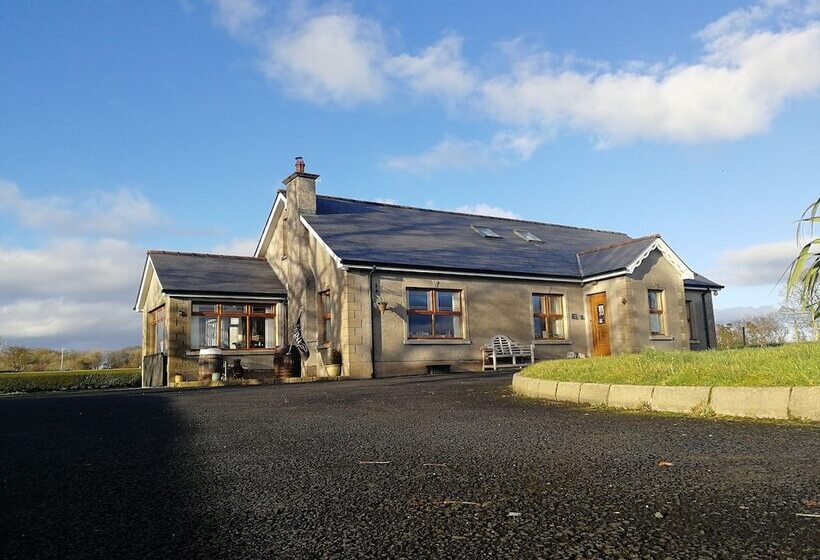 ベッドアンドブレックファースト Carnately Lodge