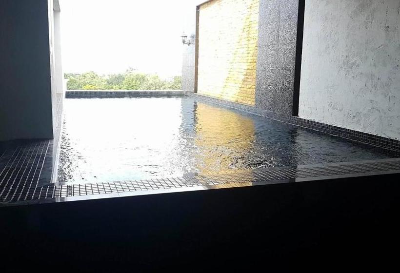 בית מלון כפרי Hamilton Grand Residence