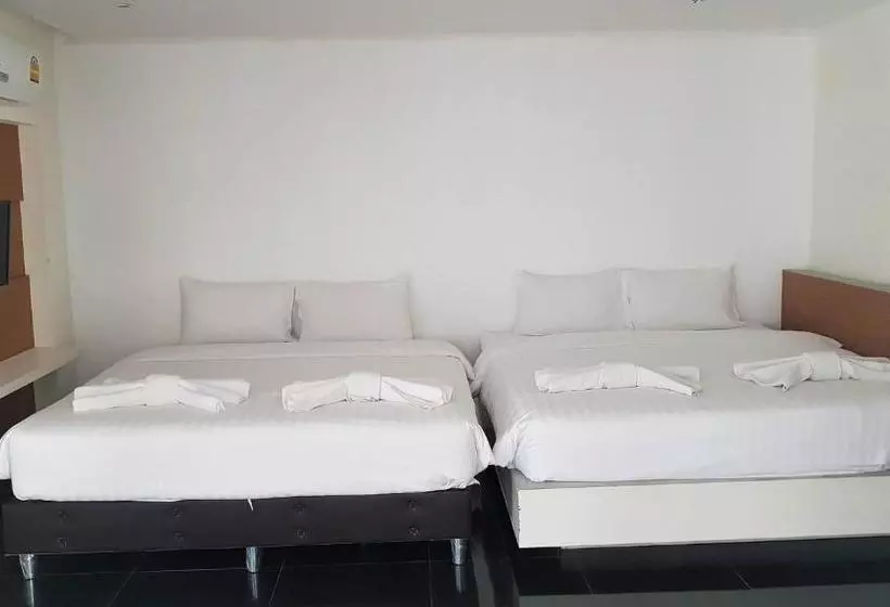 בית מלון כפרי Hamilton Grand Residence