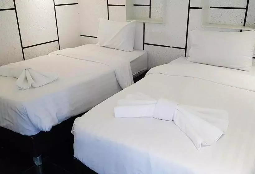 בית מלון כפרי Hamilton Grand Residence