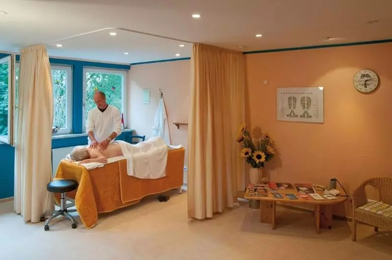 ホテル Ilmenautal Inklusive Thermeplus