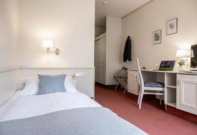 ホテル Ilmenautal Inklusive Thermeplus