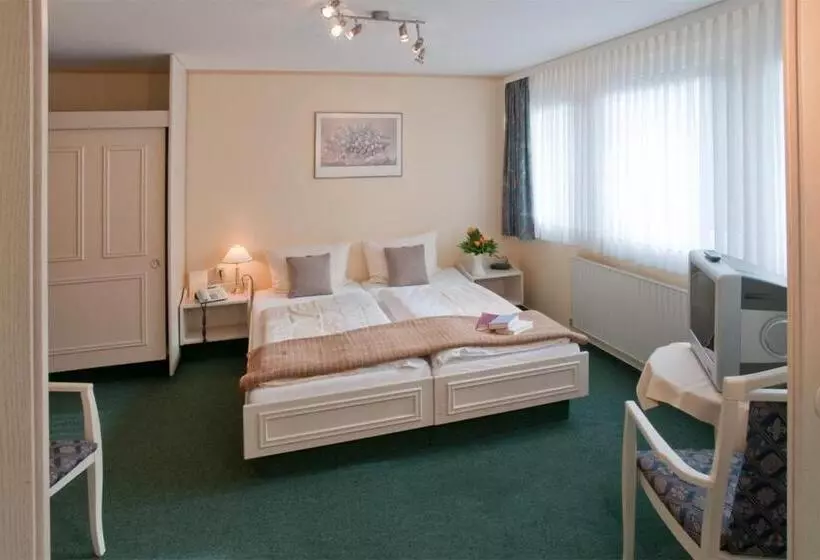 ホテル Ilmenautal Inklusive Thermeplus