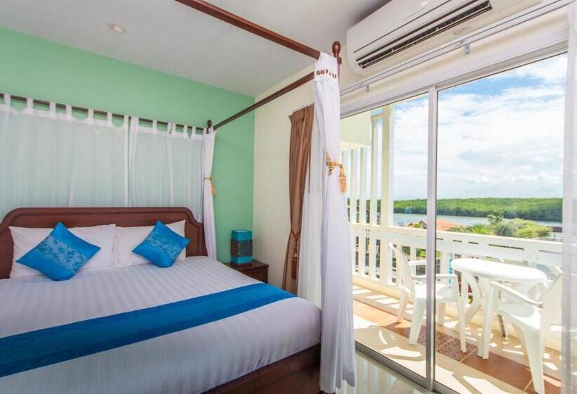 호텔 Krabi Front Bay Resort