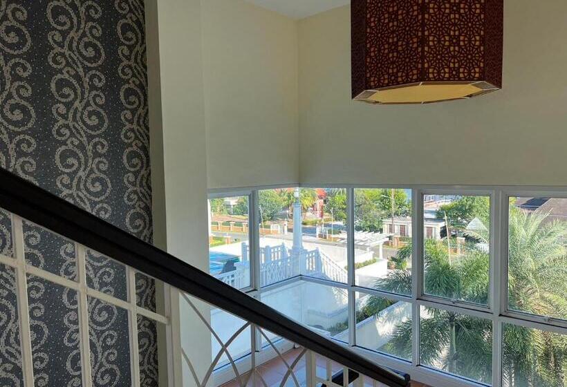 호텔 Krabi Front Bay Resort