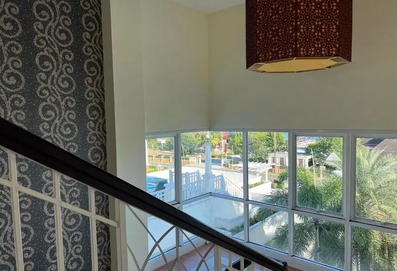 هتل Krabi Front Bay Resort