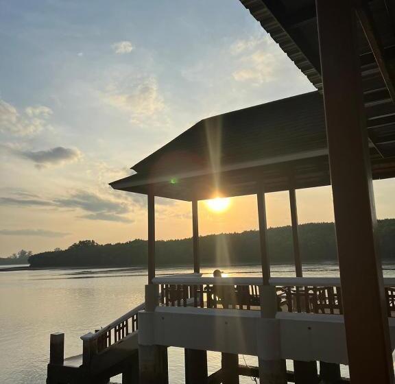 호텔 Krabi Front Bay Resort