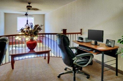 בית מלון כפרי Lakeview Inns & Suites  Chetwynd