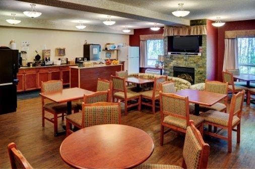 בית מלון כפרי Lakeview Inns & Suites  Chetwynd